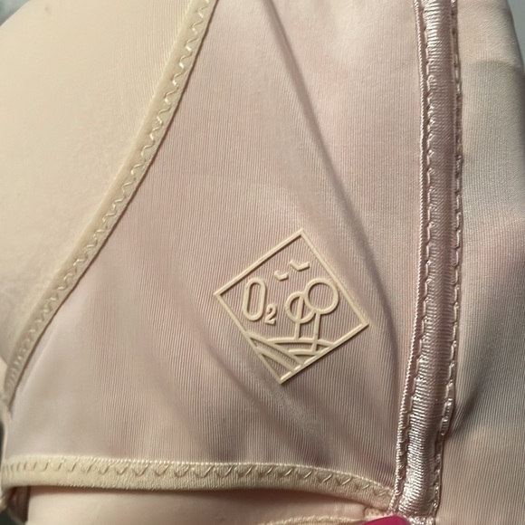 Three bras. - Picture 7 of 8